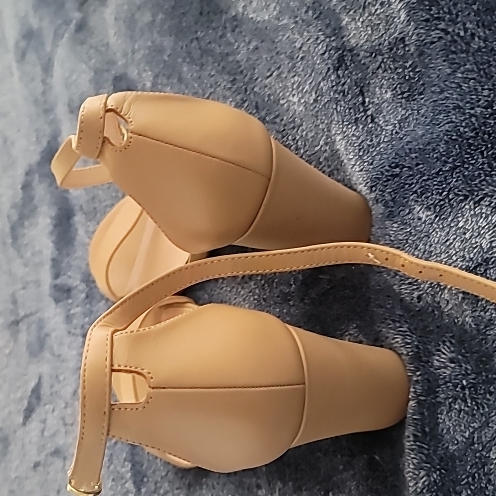 Shoes - Picture 2 of 3